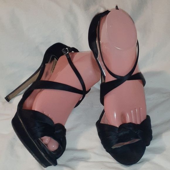 Badgley Mischka Satin Ankle Strap Slinky Heels 10M - Picture 1 of 8